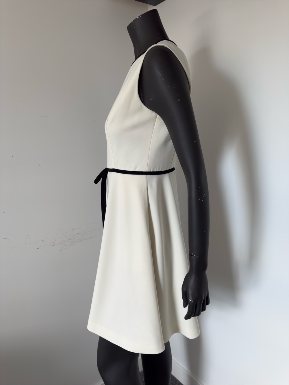 141. Ted Baker London "Saydey" sleeveless skater dress in ivory - Picture 4 of 10